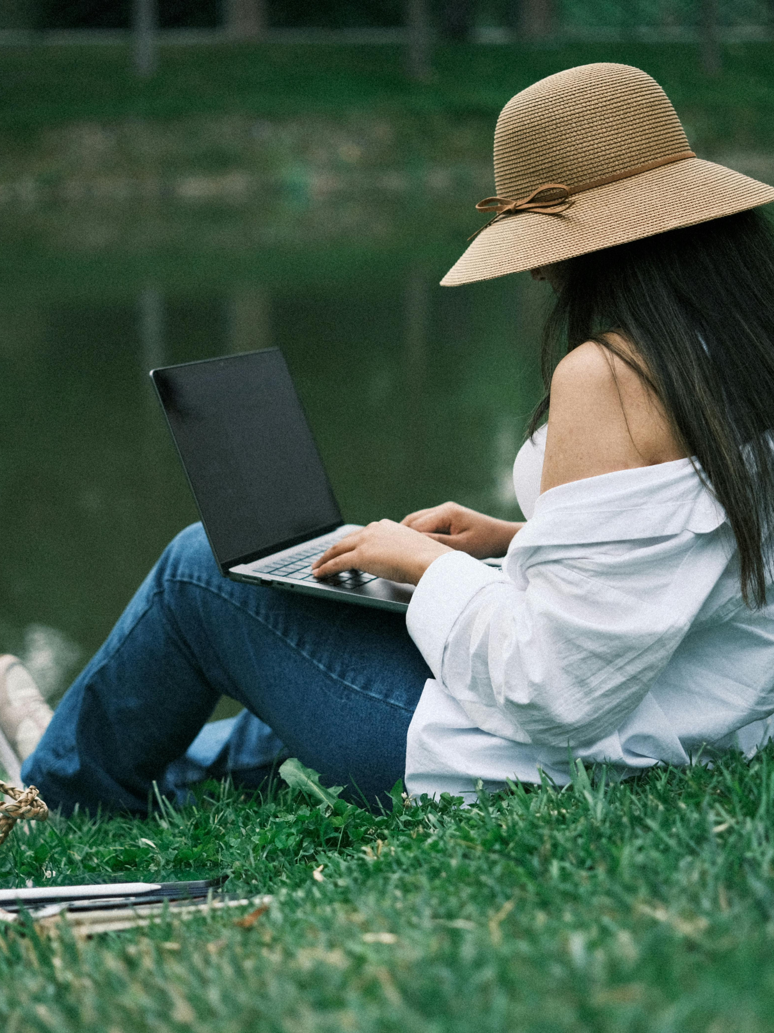 Small business owners journaling during reflection time